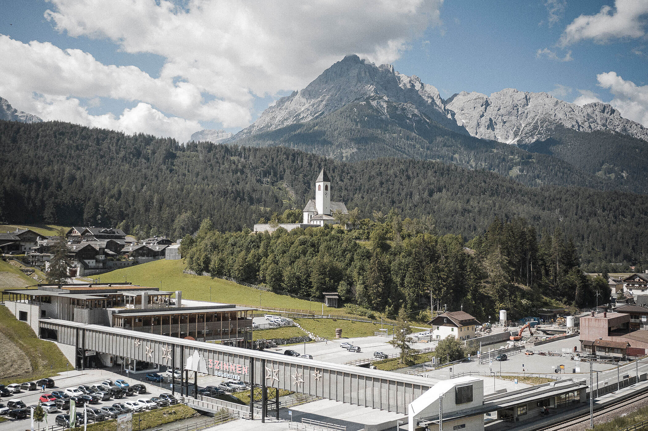 Lage & Anreise - Innichen von oben im Sommer - Residence Burgmann Weilicher